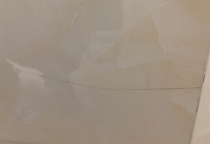 瓷磚開裂了怎么辦？瓷磚裂痕如何防治