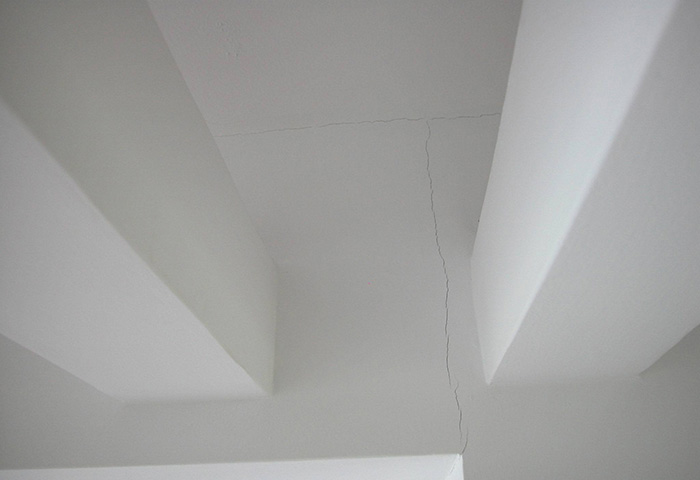 裝修完吊頂為什么容易開裂？吊頂開裂后如何處理