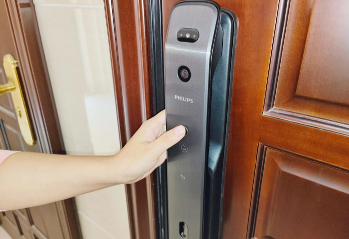  老房裝修必看！室外防盜門到底要不要換？